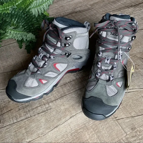New Balance Women's Gray and Red Hiking Boots - Picture 4 of 8